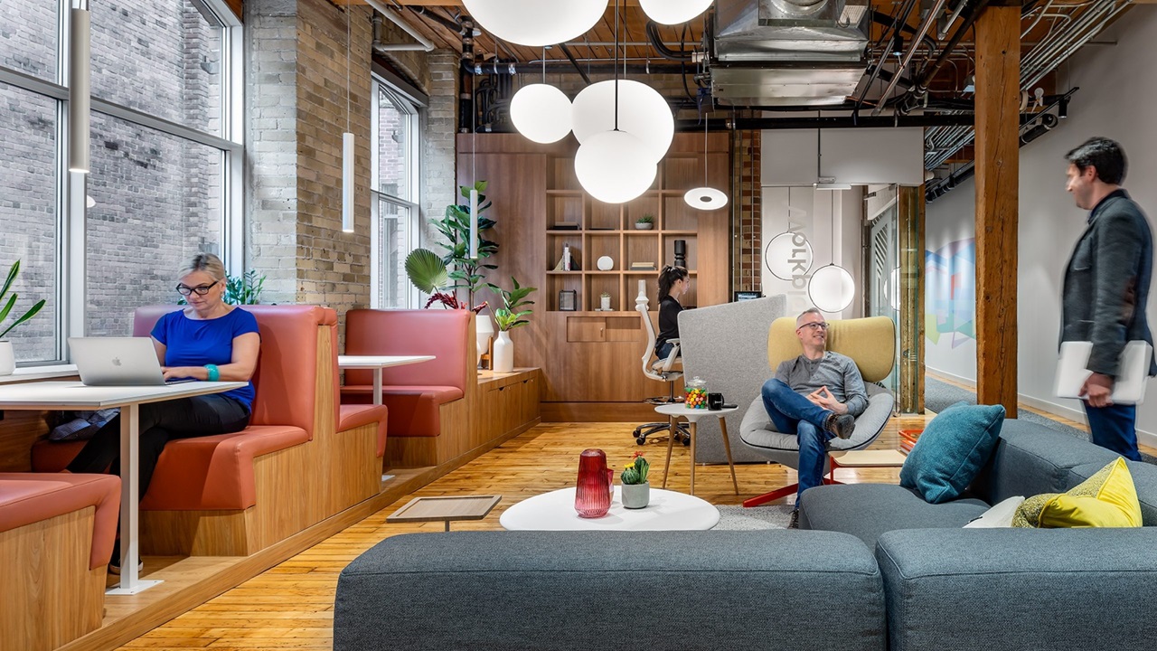 The Workspace Dilemma: Private Offices vs. Coworking Spaces